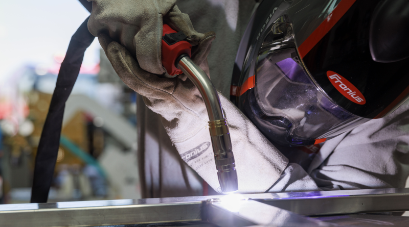 High-tech in the palm of your hand: manual MIG/MAG welding with Fortis and TPS/i from Fronius